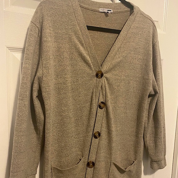 Fashionnova woman’s long (knee length) cardigan - Picture 1 of 2